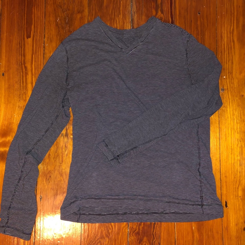 Grey Lululemon Athletica long sleeve shirt